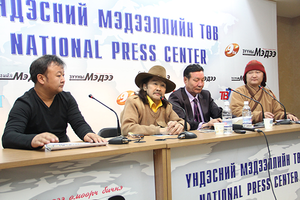 “Хайранд мансуурсан аялгуy” тоглолт болно